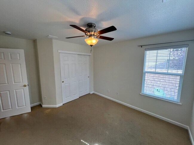 Building Photo - 6671 Sportoletti Dr