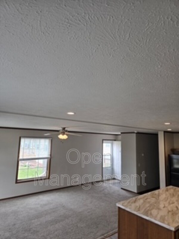 Building Photo - 511 E 1st St