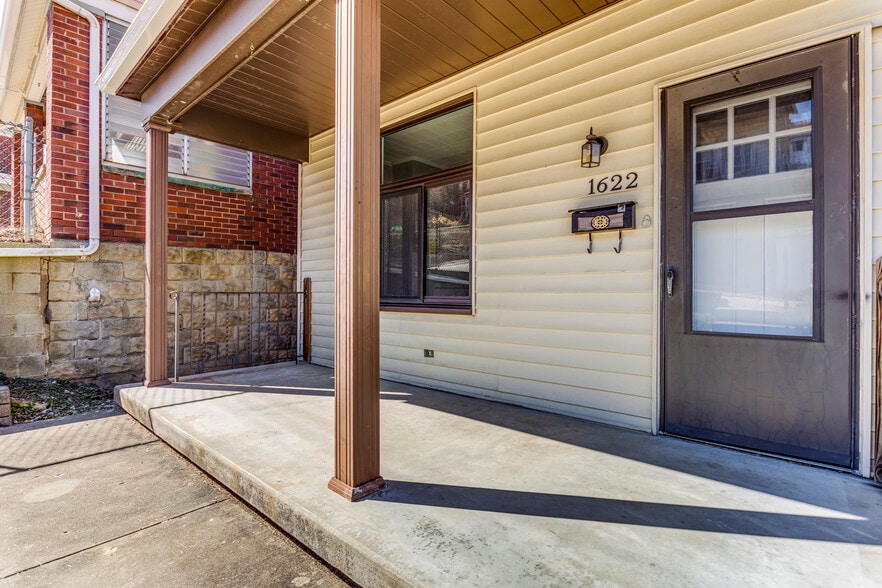 Building Photo - 1622 Westmont Ave