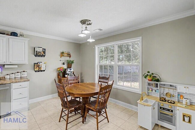 Building Photo - 220 Jackson Ave NE