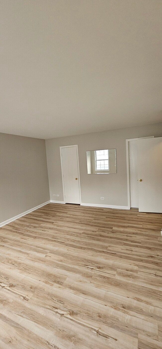 Building Photo - 115 Hazelnut Dr