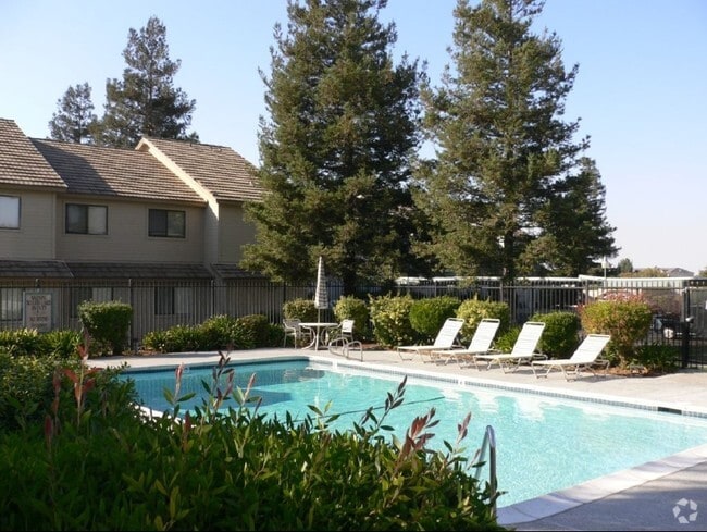 Building Photo - Riverstone Apartments