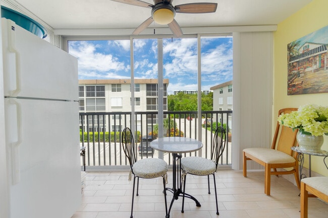 Building Photo - 2008 S Federal Hwy