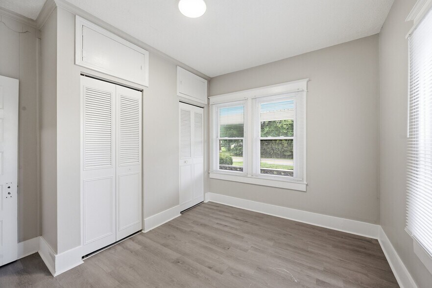 Building Photo - 3204 S Crums Ln
