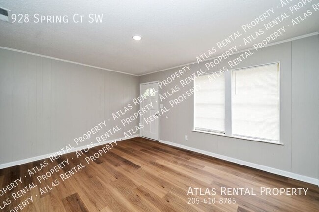 Building Photo - 928 Spring Ct SW