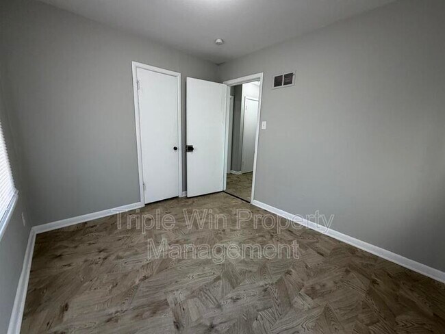 Building Photo - 6811 Brower Ct