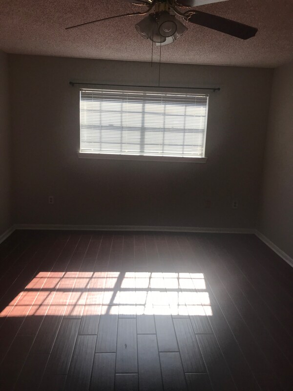 Building Photo - 15016 Lynbrook Dr