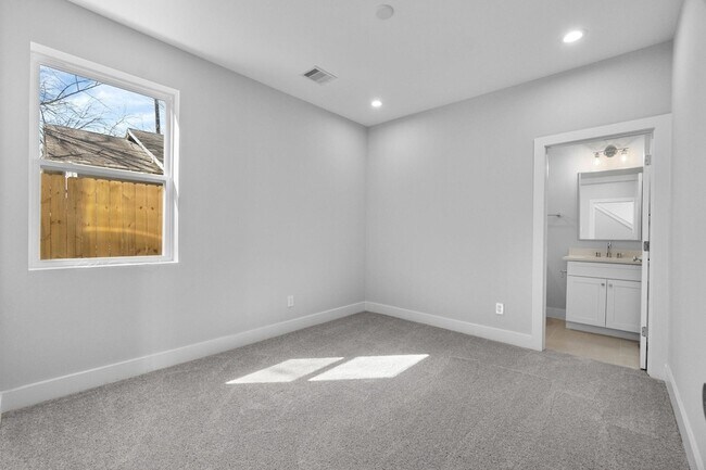 Building Photo - 903 Quitman St