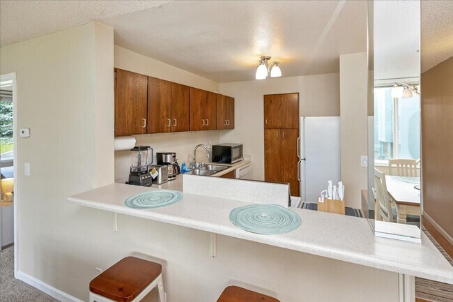 Building Photo - Charming Furnished Condo in Taku/Campbell - Everything You Need in One Place!