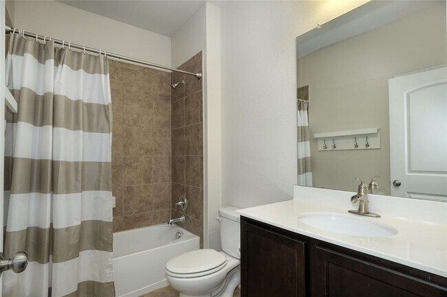 Building Photo - 1804 Elaina Loop