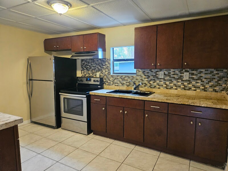 Building Photo - 9804 N 11th St