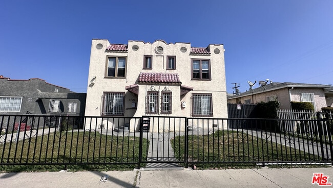 Building Photo - 1709 W 70th St