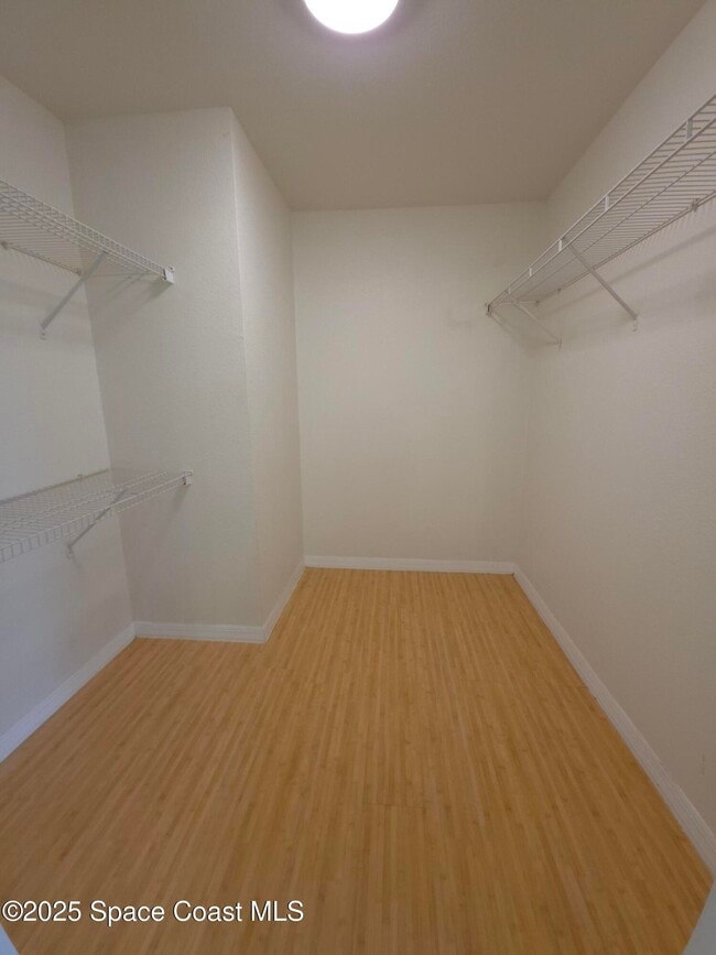 Building Photo - 901 Colonial Ave SE