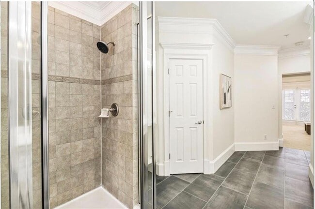 Building Photo - 802 Clifton Heights Ln NE