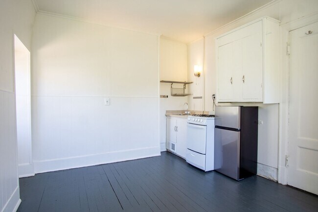 Building Photo - Flexible Leases! Corner Single Room in Dar...