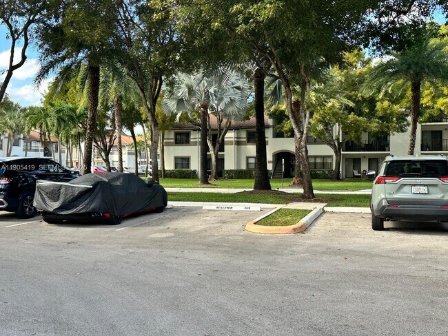 Building Photo - 610 S Park Rd