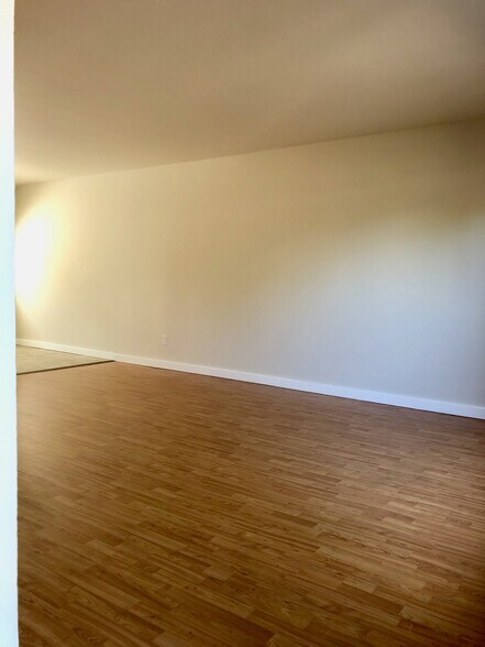 Building Photo - 3601 NE 73rd Pl