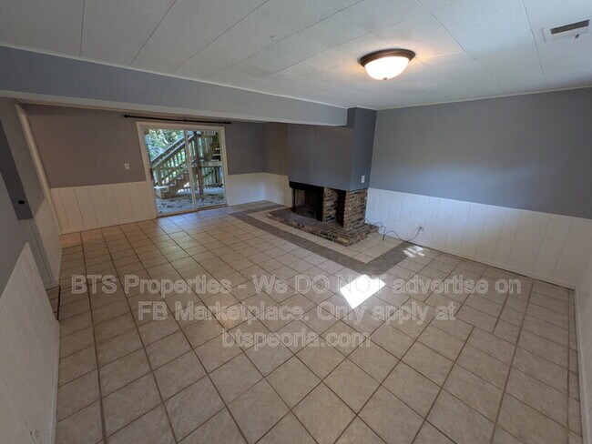 Building Photo - 5926 N Tampico Dr