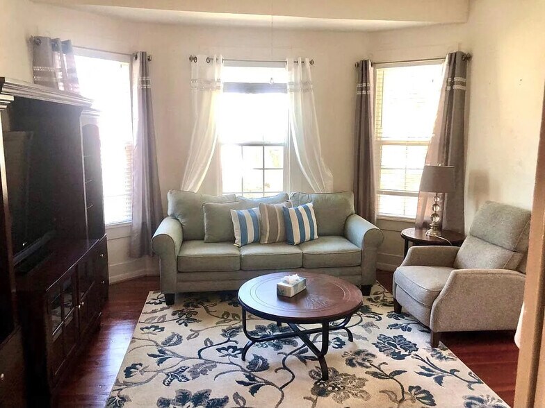 Building Photo - 3412 Avenue Q