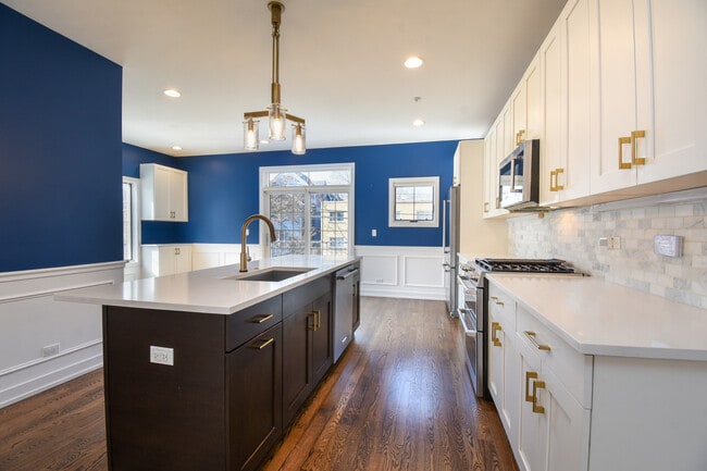 Building Photo - 330 Pennsylvania Way