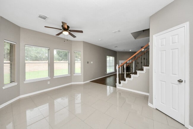 Building Photo - 1302 Raintree Cir