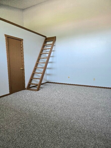 Building Photo - 9120 N Lima Rd