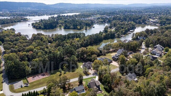 Building Photo - 8229 Pierpoint Dr
