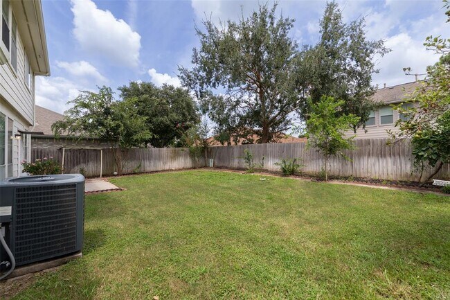 Building Photo - 16927 Fairway Glen Ln