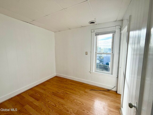 Building Photo - 1017 Hegeman St