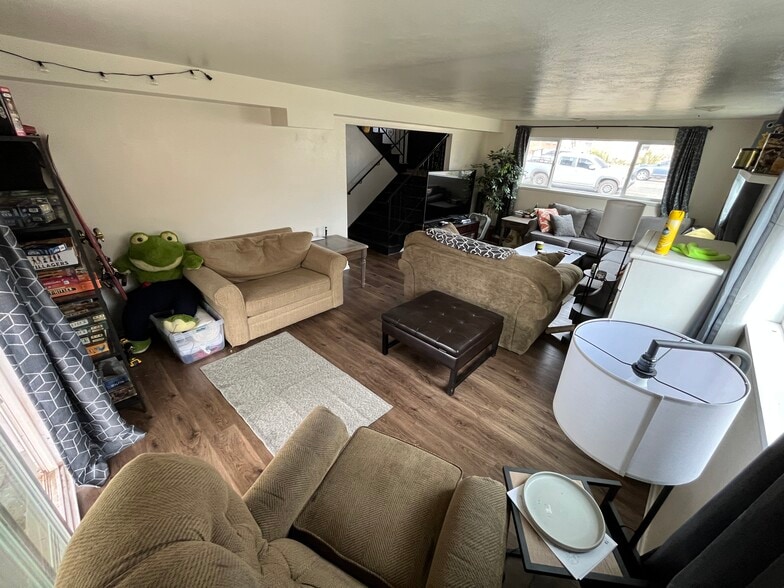 Living Room - 3226 Gladiola Dr