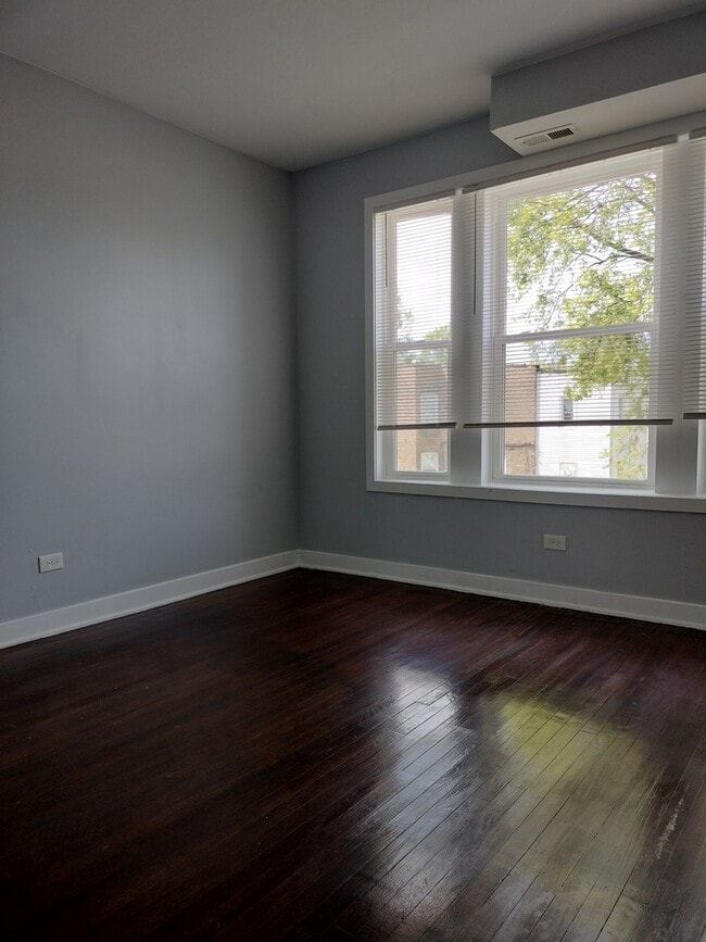 Building Photo - 1413 W 66th St