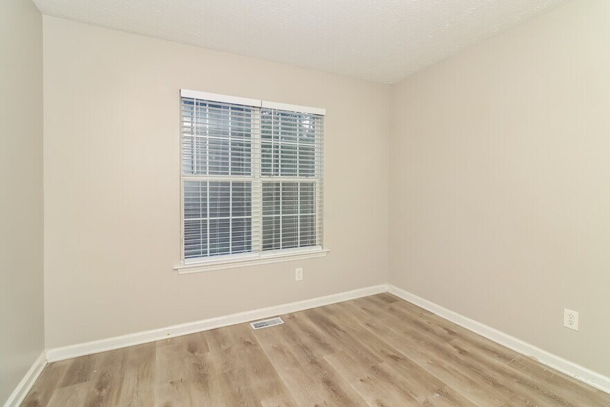 Building Photo - 5875 Bellingrath Way