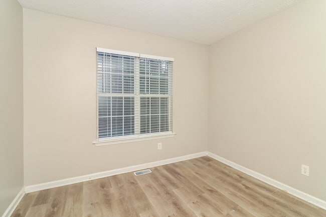 Building Photo - 5875 Bellingrath Way