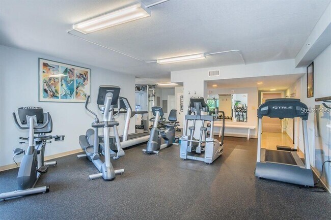 Building Photo - 1050 Longboat Club Rd