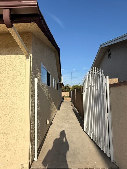 Building Photo - 16341 Myrtlewood St