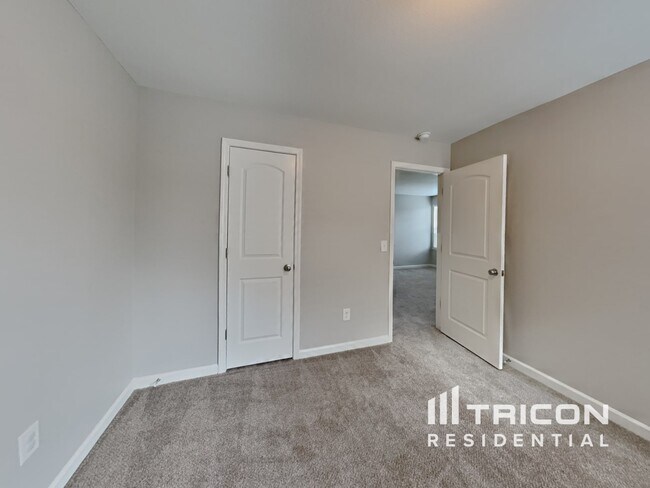 Building Photo - 12 Stoud Cir