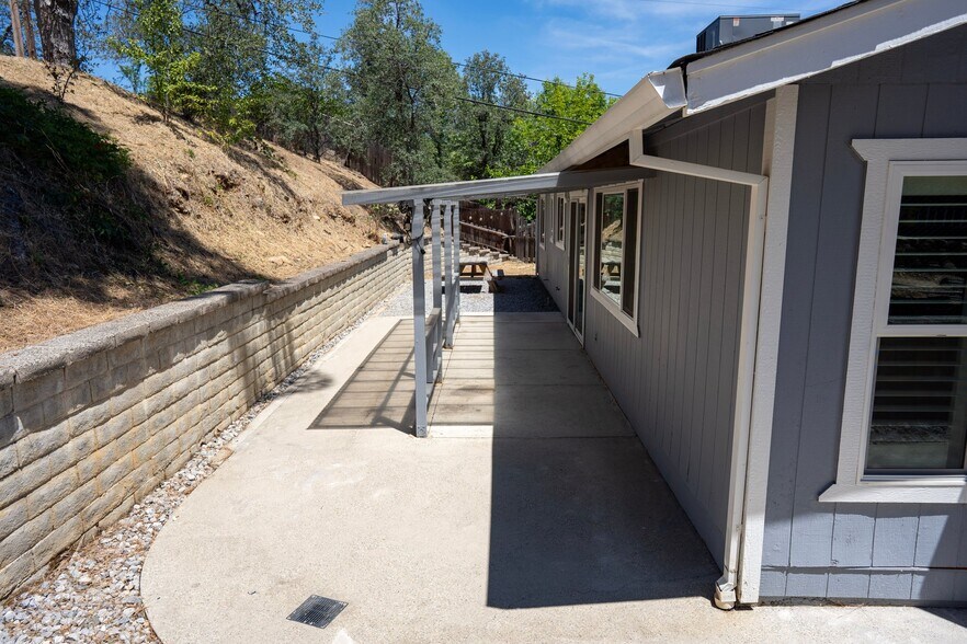 Building Photo - 3500 Summit Dr