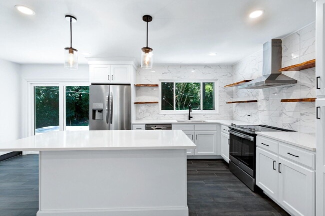 Building Photo - 1512 Beechwood Dr