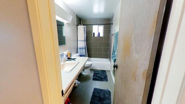Building Photo - WALK TO SDSU! 5 bed 2 bath House w/ A/C