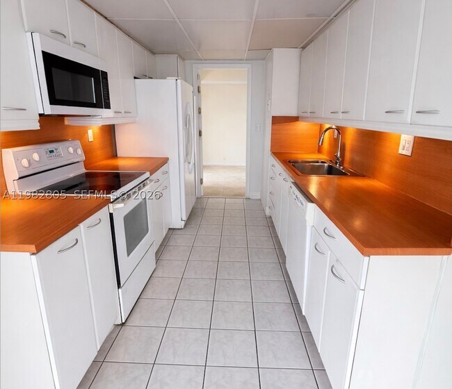 Building Photo - 4000 Towerside Terrace