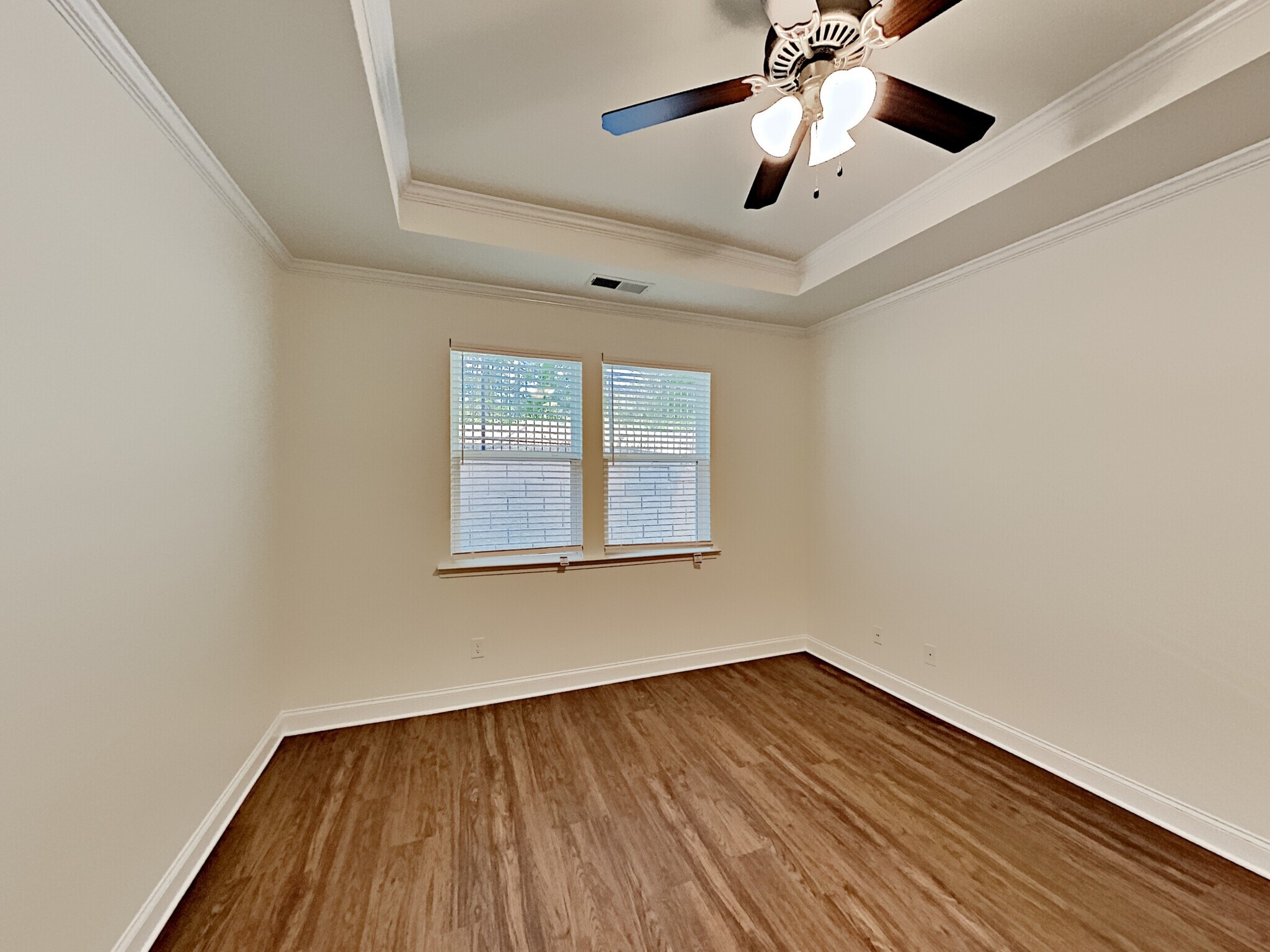 Building Photo - 258 Lake Vista Dr