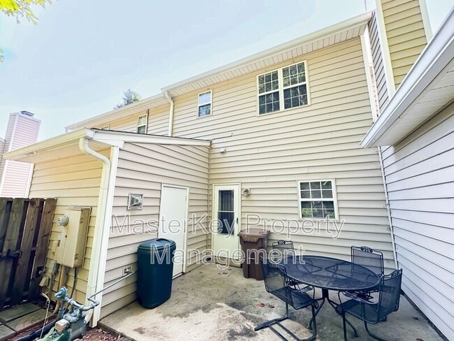 Building Photo - 307 Silverberry Ct