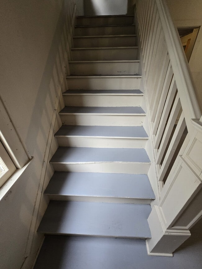 Building Photo - 1925 Foster Ave