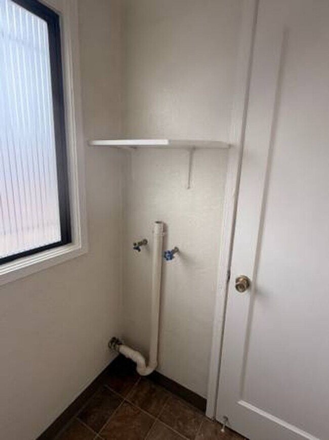 Building Photo - 2Bed - Sunny apartment right at El Cerrito...