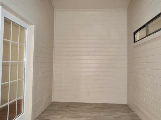 Building Photo - 201 Norwood St W