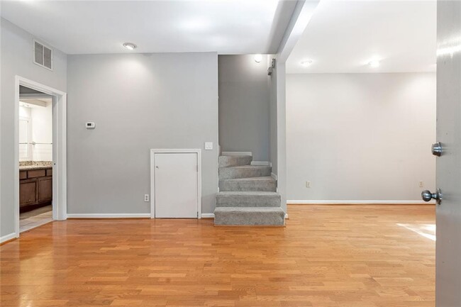 Building Photo - 648 Cleburne Terrace NE