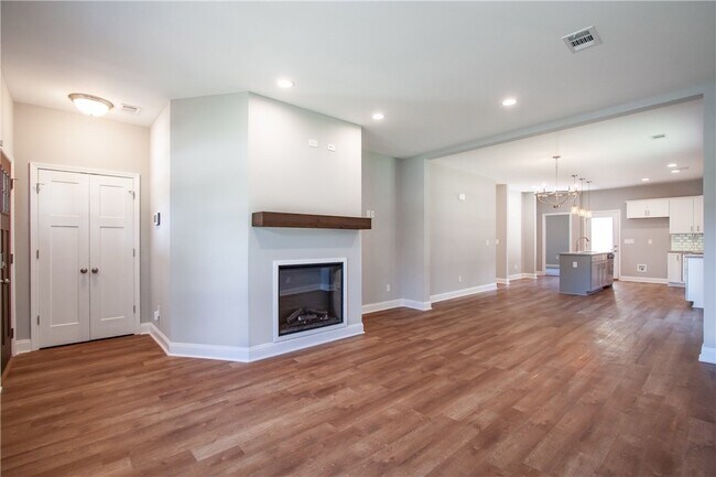 Building Photo - 100 Easy St