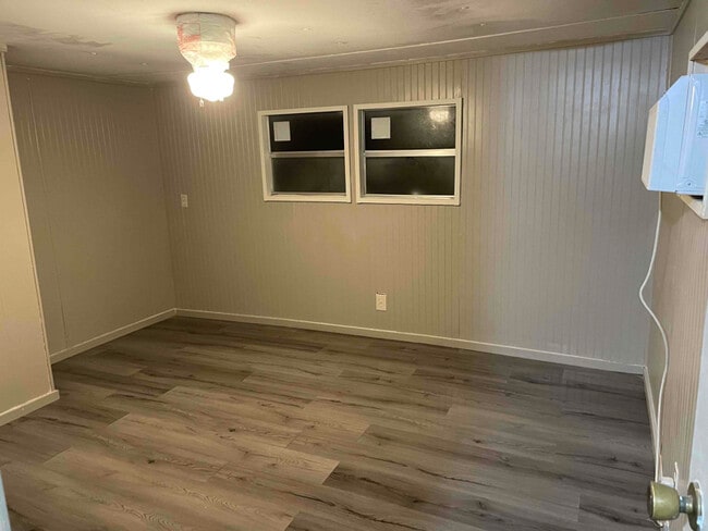 Building Photo - 54 Kendall Ln