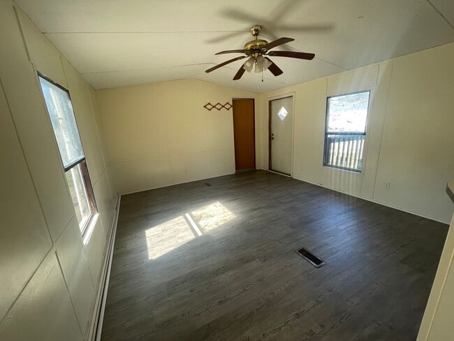 Building Photo - 2/2 Mobile Home for Rent!