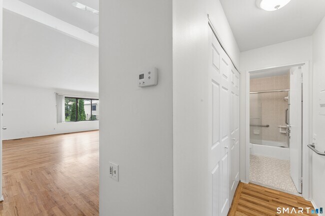 Building Photo - 82 Olcott Way